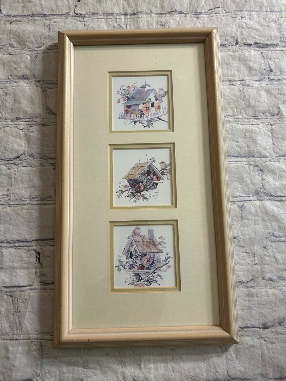 CEDAR CREEK COLLECTION FRAMED TRIPLE PICTURE OF BIRDHOUSES IN LIGHT WOOD FRAME